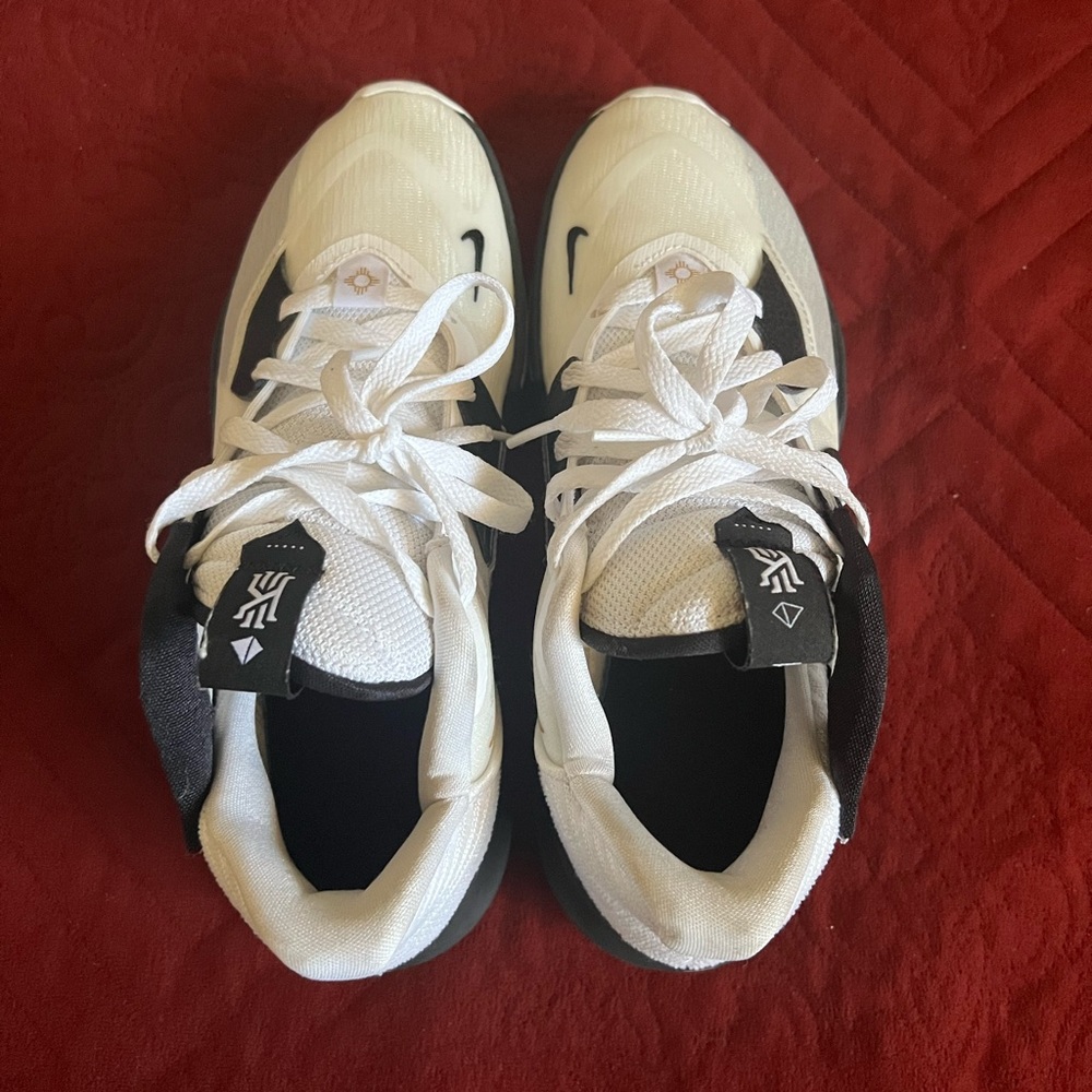 Nike Kyrie Low 5 Men's White/Metallic Gold-Black